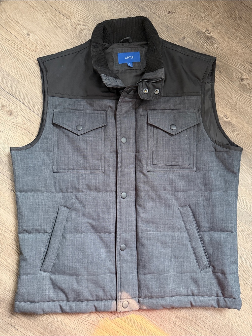 Apt. 9 Men's Gray Quilted Vest with Black Shoulder Yoke